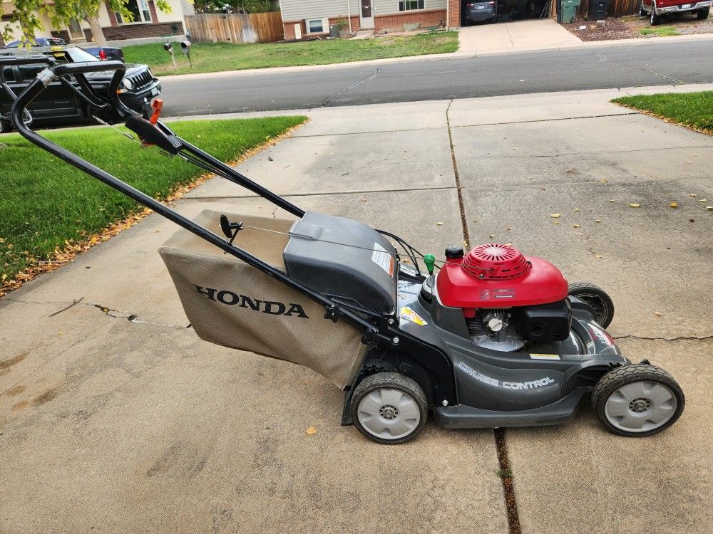 Honda HRX217HXA Self Propelled Blade Clutch Mower, Lawnmower