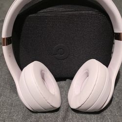 Beats Solo 4's Rose Color