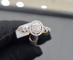 Ladies Ring 14k With Diamonds 