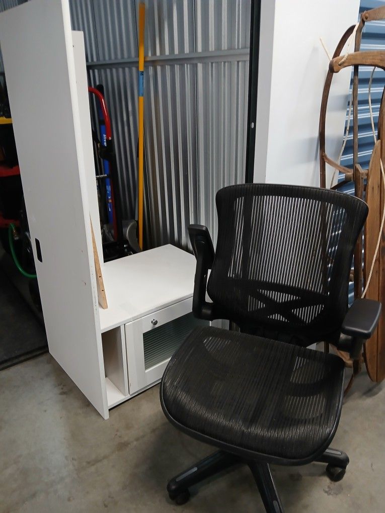 Desk With Chair