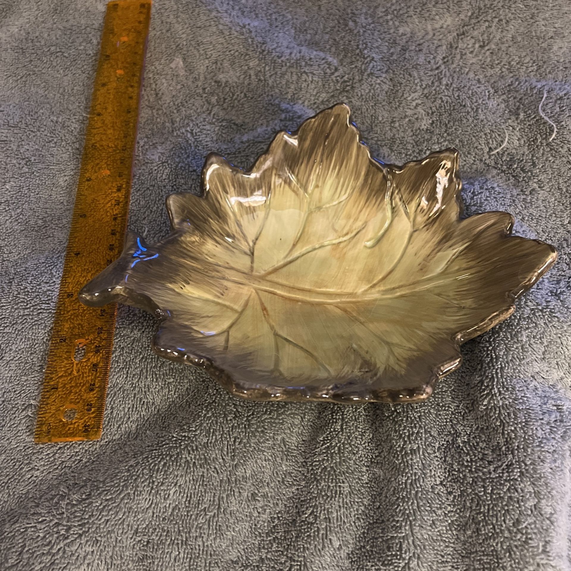 Green Leaf Pillar Candle Holder