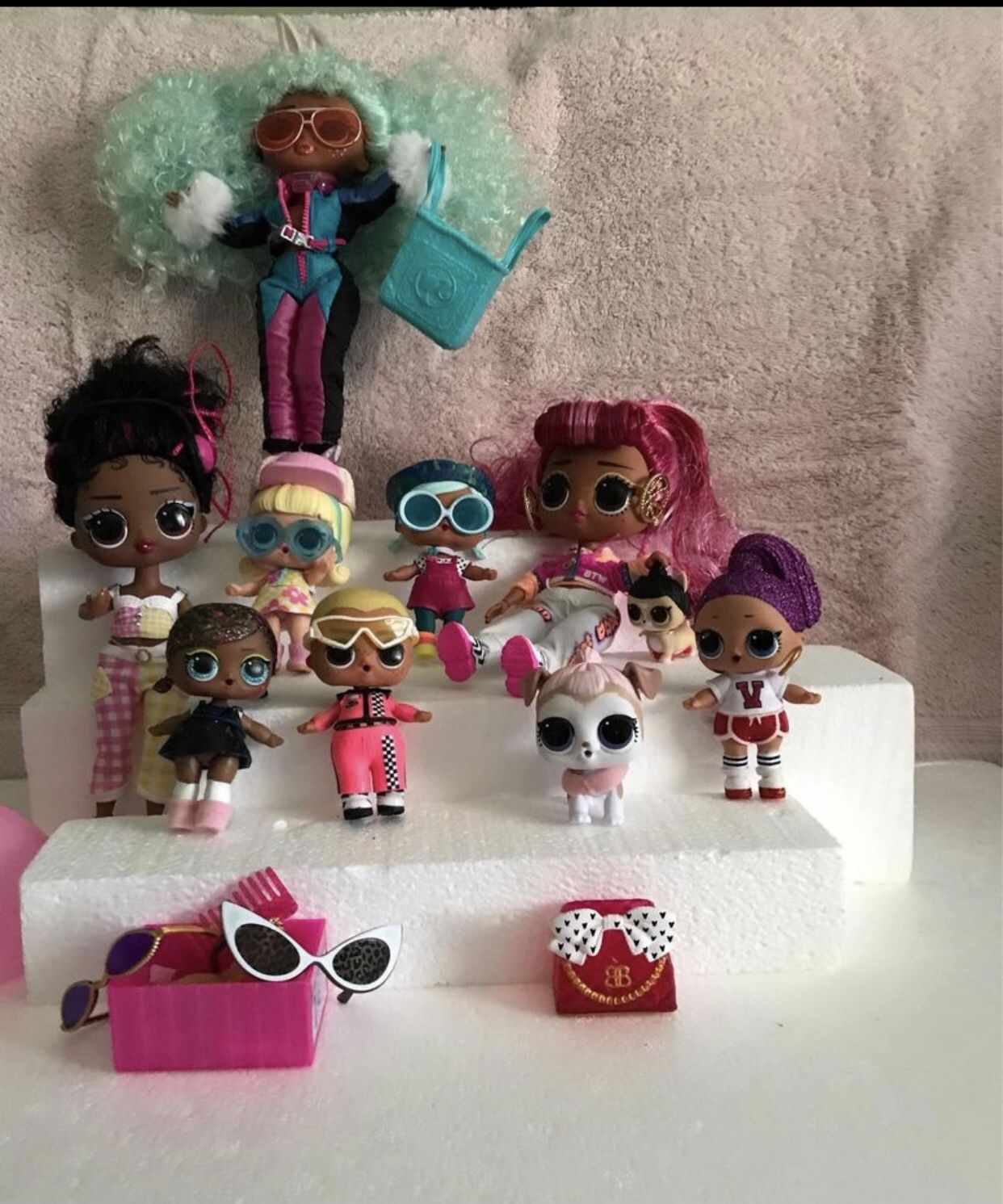 LOL SURPRISE DOLLS …EIGHT DOLLS, DOG, CAT, ACCESSORIES 