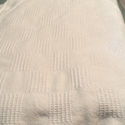 4 Twin Blankets & Bedding Sets - Nice heavy white bedding cover & sheets sets