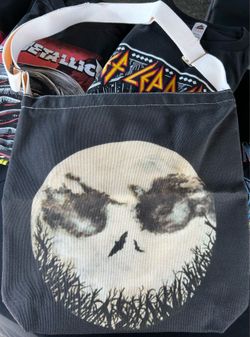Bag with zipper