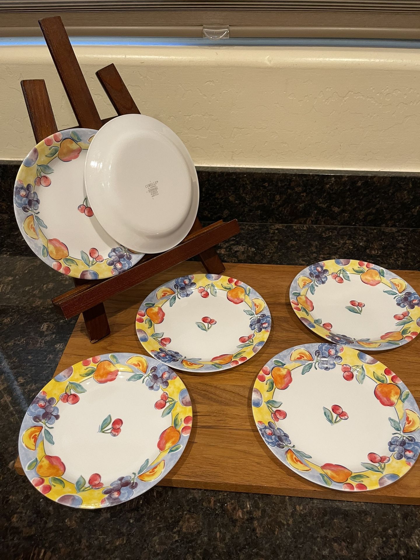 Corelle Fruit Basket 4 salad plate set up