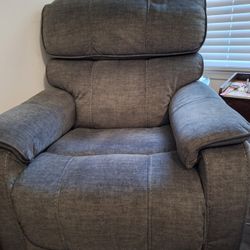 ***WILL SELL FAST***Comfortable Electric Recliner Chair 
