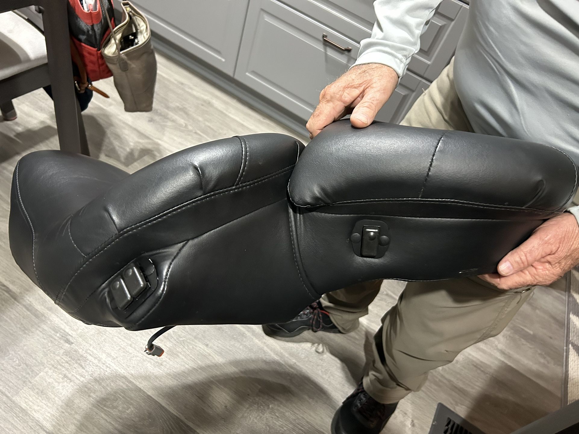 Harley Davidson road zeppelin air seat for Sale in Mesa, AZ OfferUp