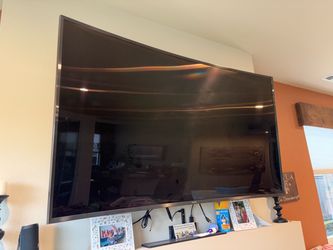 Samsung Large Curved Flat Screen TV 65in