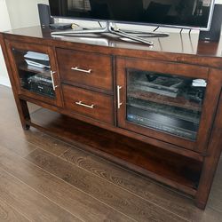 Oak TV/Entertainment Stand & HD Television