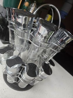 Lazy Susan Spice Rack 20 Jars.    Used-good condition