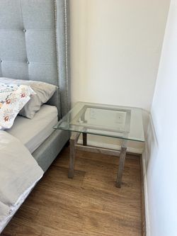 2 end tables/nightstands
