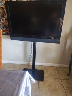Polaroid tv on stand