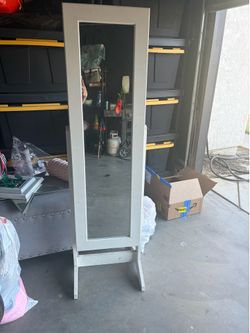 Cute Jewelry and Mirror Stand