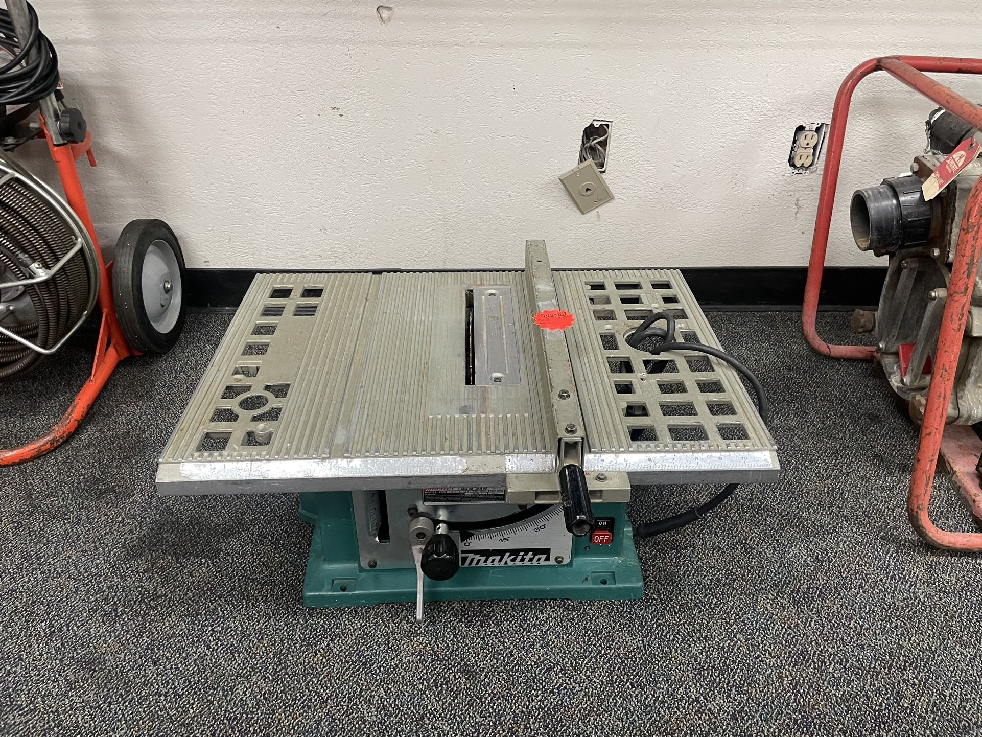 Makita 2708 Table Saw
