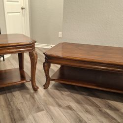 WOODEN LIVING ROOM TABLES 2 PCS SET(SERIOUS BUYERS ONLY PLEASE 🙏🏻)READ FULL DESCRIPTION BEFORE ASKING PLEASE 🙏🏻 IF IT'S POSTED IT'S AVAILABLE 👀 