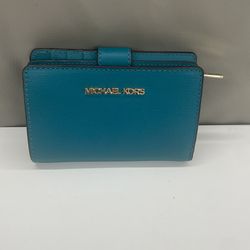 Michael  Kors. Item No 738 (Shopgoodwill )