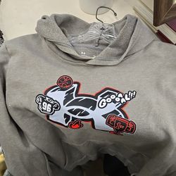 Under Armour Soccer  Sweater. Youth Large