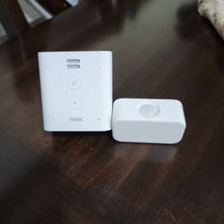 Echo Flex - Plug-in mini smart speaker with Alexa