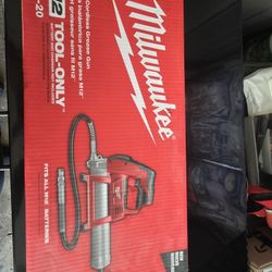 Milwaukee M12 grease gun