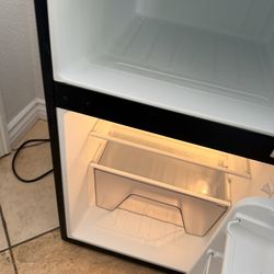Mini refrigerator 3.1 cubic inch