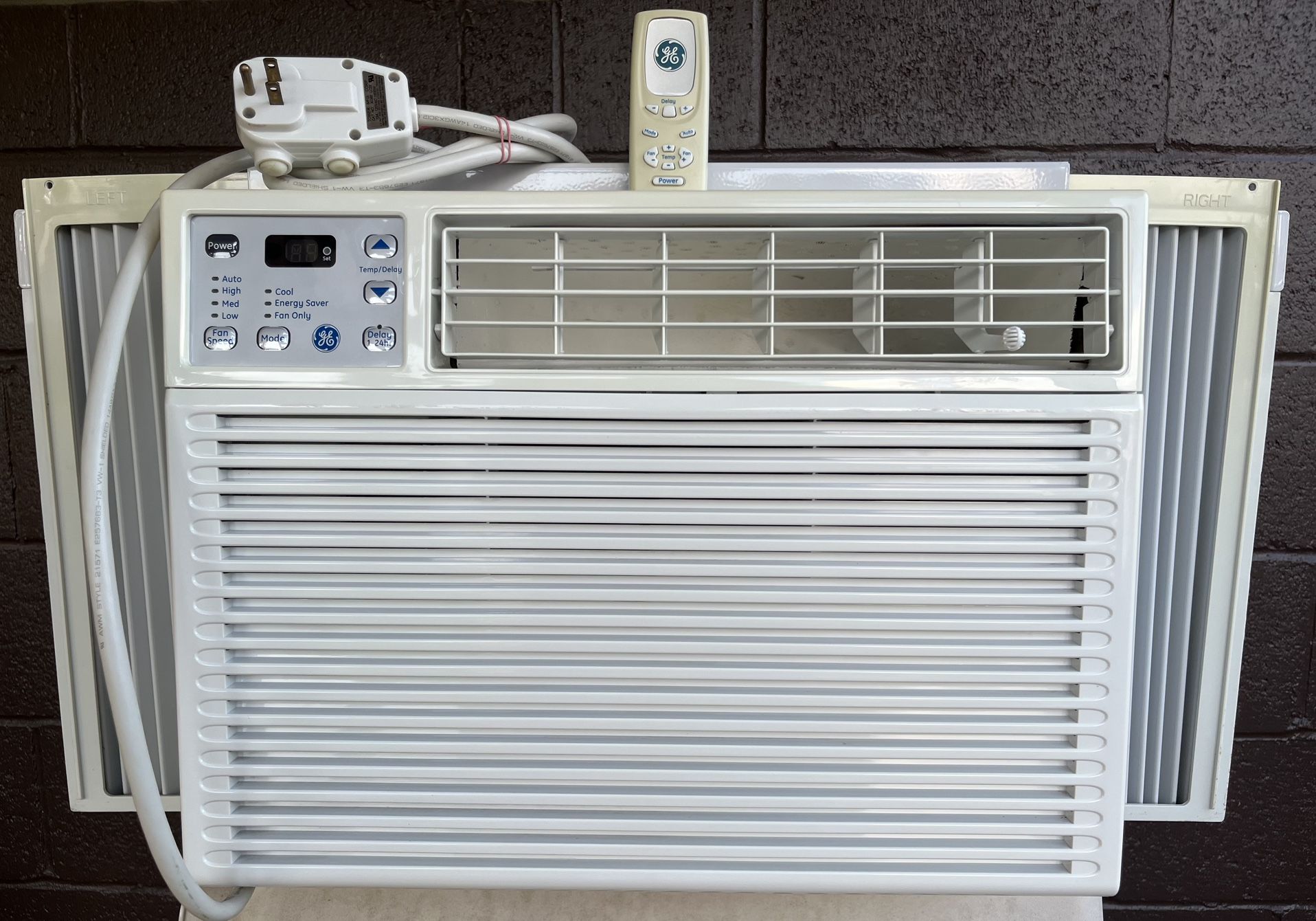 GE 10,150 BTU Digital Air Conditioner W/Remote. Unit Is Clean & Runs Great. Air Flow Ice Cold & Strong.