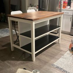 Kitchen Island And Stools 