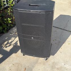 Mackie DRM 215 Self Powered Dj Or Band Speaker 