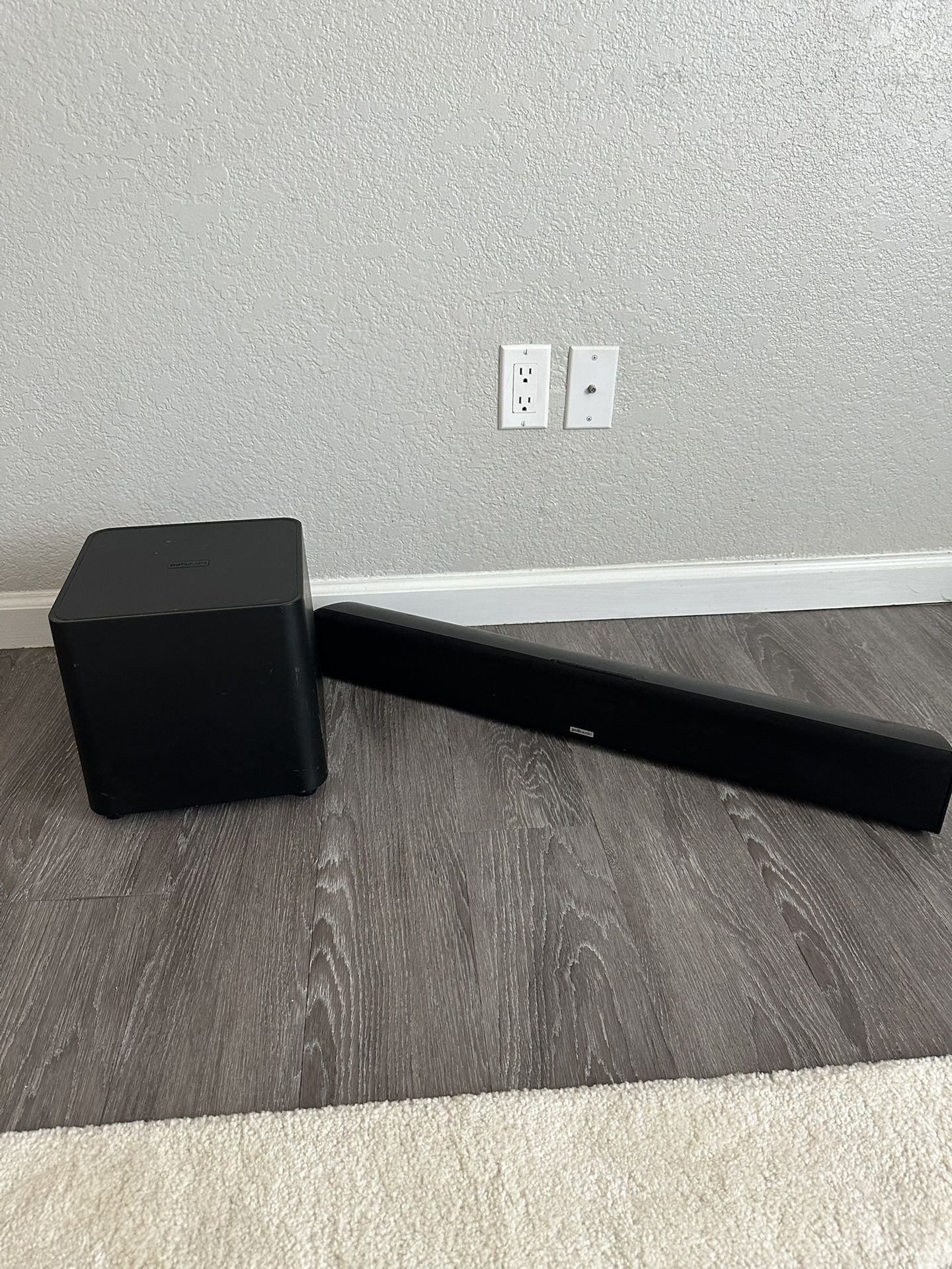 Polkaudio speaker and soundbar ( not have power cable)