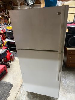 G E Refrigerator/ Freezer