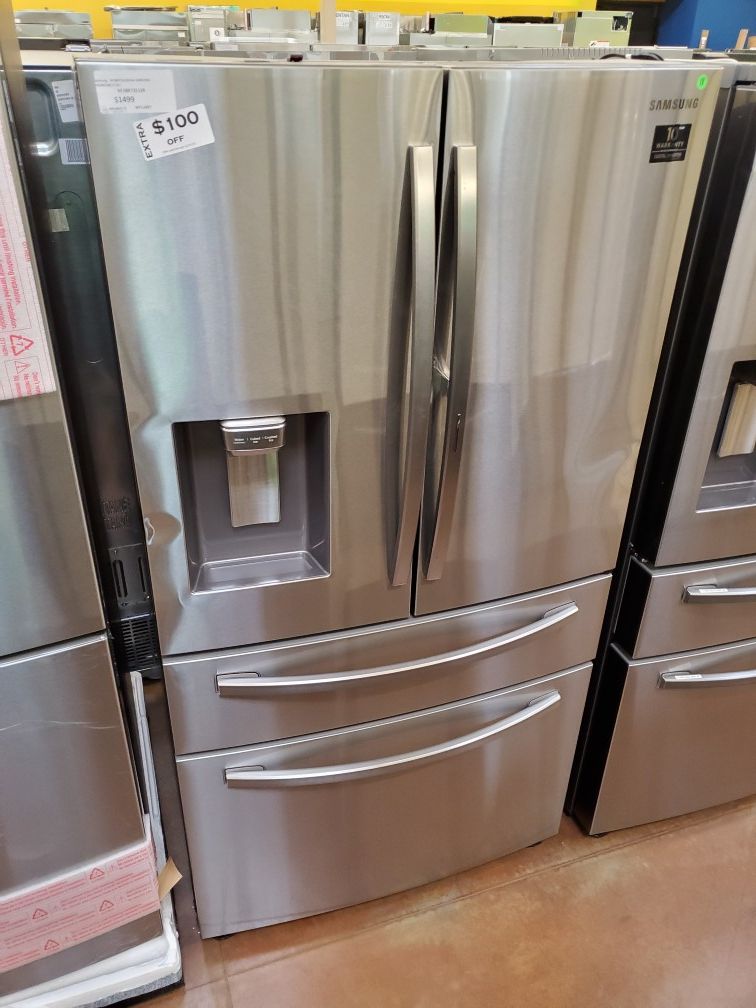 Samsung French Door Refrigerator with showcase