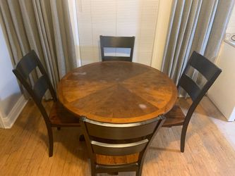 5 piece Round Dining room table set