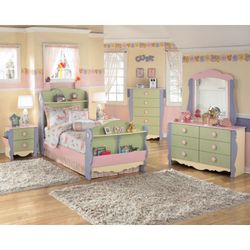 Girls 4-piece Bedroom Furniture Set - Signature Design by Ashley Doll House Collection