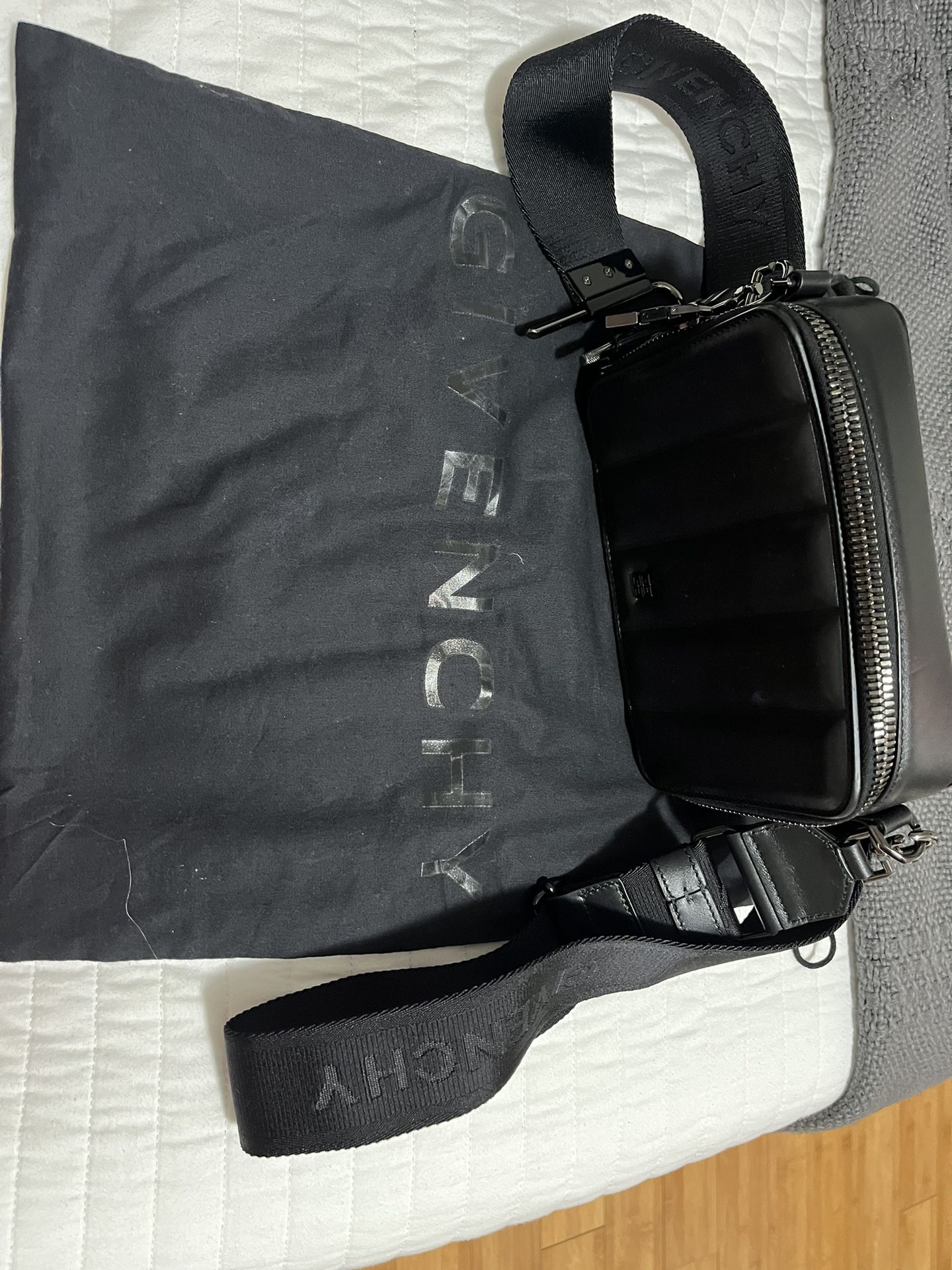 Givenchy Black And Antigona U Camera Messenger Bag 