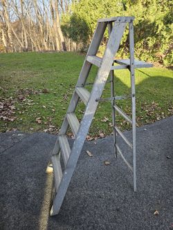 6 Ft Aluminum Ladder