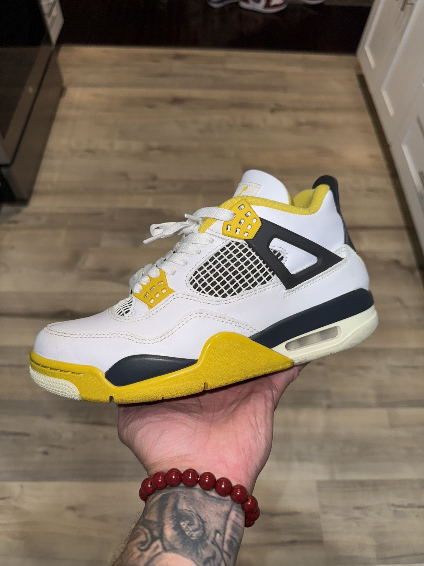 Jordan 4 Retro 