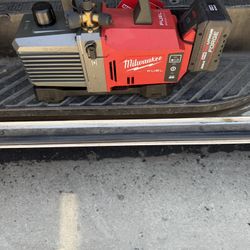 Milwaukee M18 A/c Vacuum pump