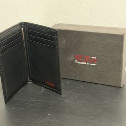 New Vintage Designer Tumi Leather Wallet
