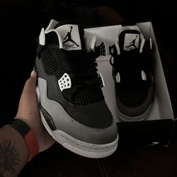 size 12 men jordan’s 4s retro fear 