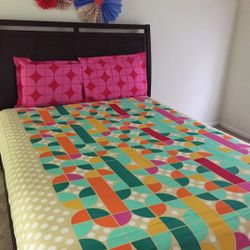 Queen bed with Mattress And Box