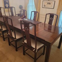 Solid Wood Henredon Dinning Table and Chairs