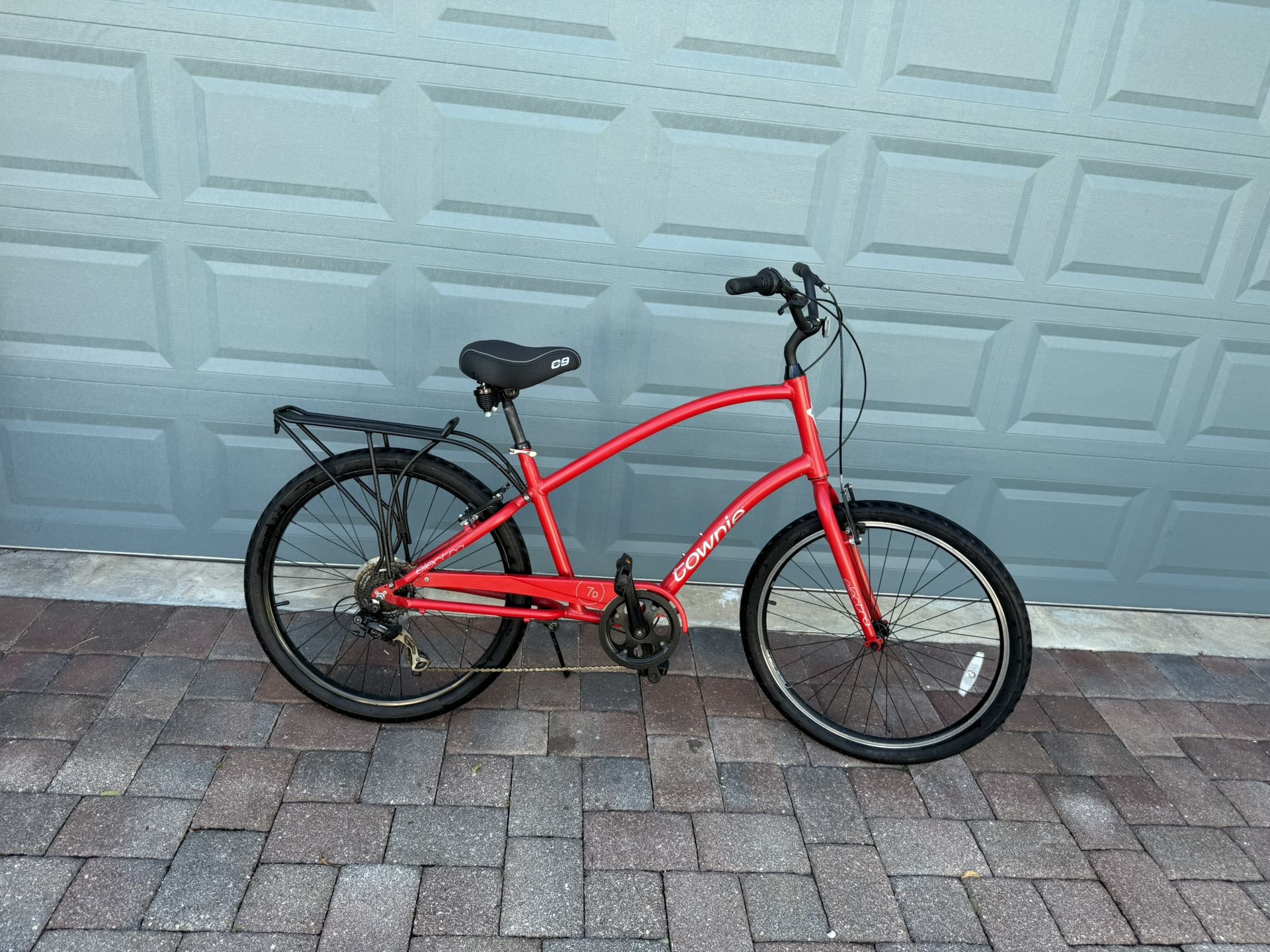 Electra townie seven speed 26 inch wheel