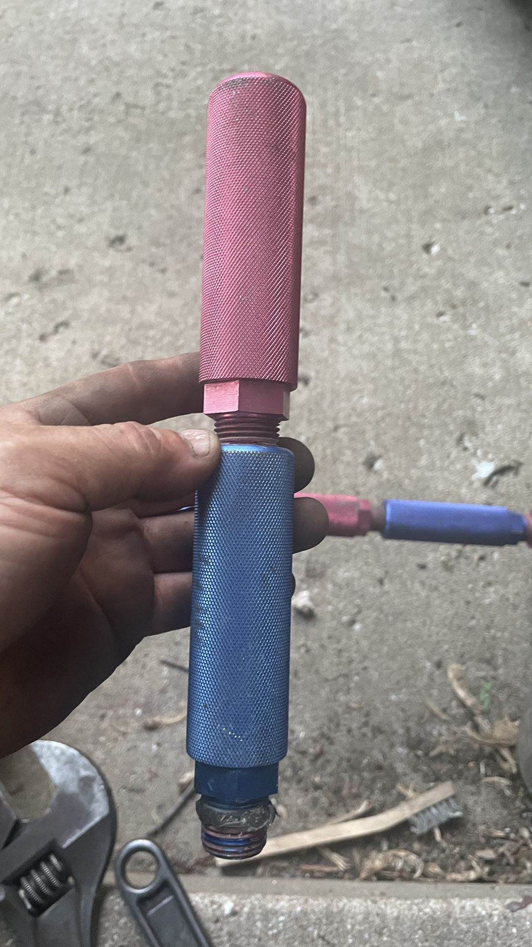 TRACTOR TO TRAILER GLAD HAND HOLDER
