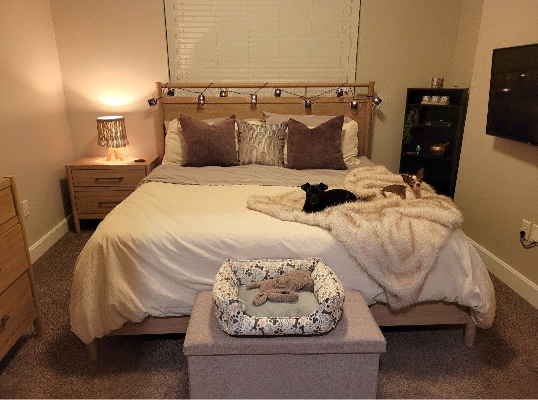 King Bedroom Set (Bed Frame, 1 Night Stand, Dresser & Mirror)
