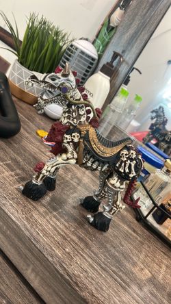 Toy skeleton horse