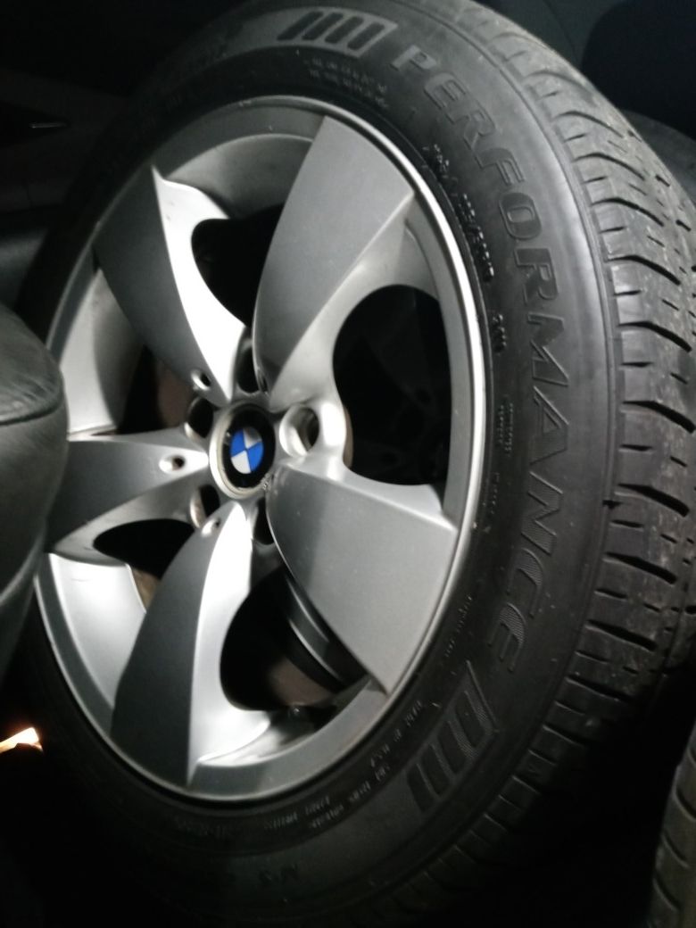 Set of original tires and rims for bmw semi new tires