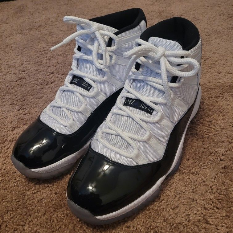 Air Jordan 11 Retro Concord (2018)
Black and white