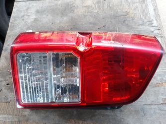 Una luz de Nissan 2005 .