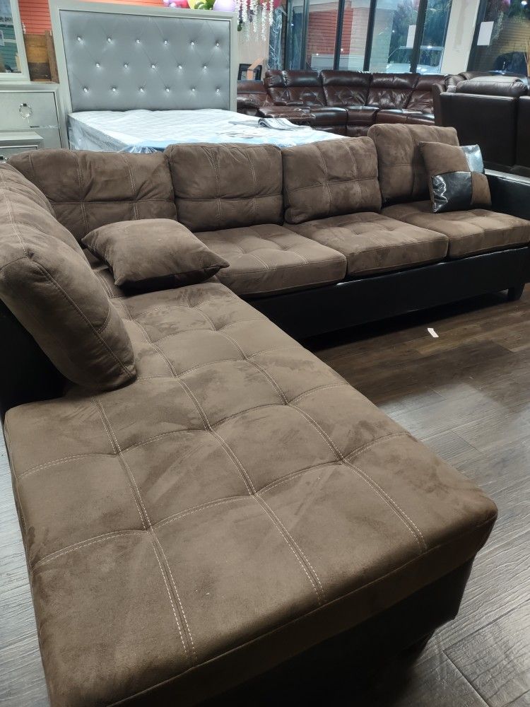 New Sectional Sofa With reversible Chaise Lounge