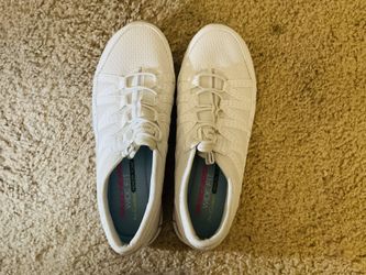 NEW - SKECHERS Wide Fit Air Cooled Memory Foam Sneakers Walking Shoes - Sz 6