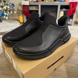 Pair of black ECCO Biom 2.2 Traveler slip-on sneakers size EU 45